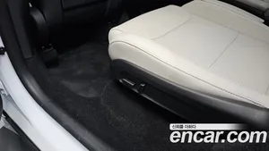 Tesla Model Y, 2026 — миниатюра 37