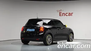 Mini Cooper, 2022 — миниатюра 1