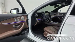 Mercedes-Benz E-Class, 2023 — миниатюра 13