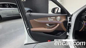 Mercedes-Benz E-Class, 2023 — миниатюра 14