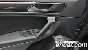 Volkswagen Tiguan, 2023 — миниатюра 25