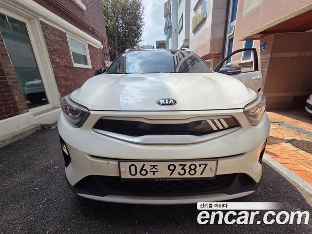 Kia Stonic, 2018 — фото автомобиля из Кореи