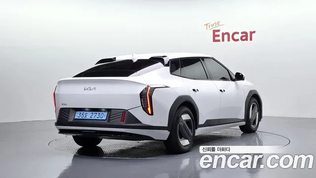 Kia EV4, 2025 — фото автомобиля из Кореи