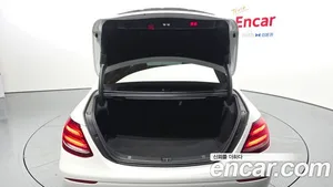 Mercedes-Benz E-Class, 2020 — миниатюра 26