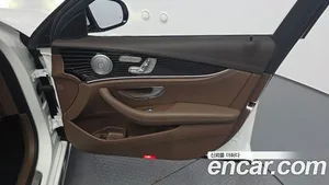 Mercedes-Benz E-Class, 2020 — миниатюра 14
