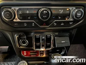 Jeep Gladiator, 2023 — миниатюра 13