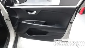 Kia Stonic, 2017 — миниатюра 14
