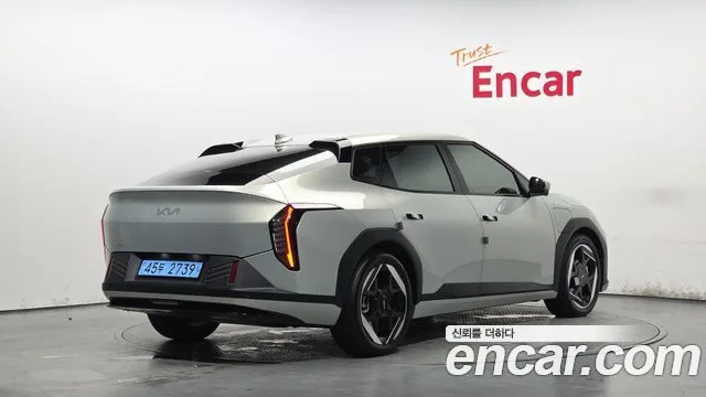 Kia EV4, 2025 — фото автомобиля из Кореи