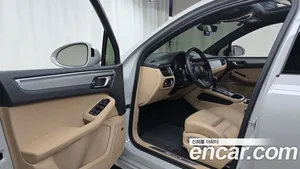 Porsche Macan, 2023 — миниатюра 12