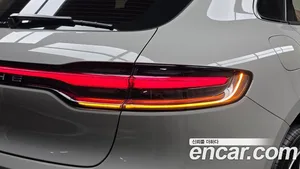 Porsche Macan, 2023 — миниатюра 8