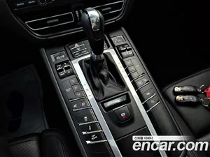 Porsche Macan, 2021 — миниатюра 9