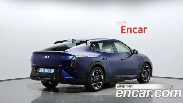 Kia EV4, 2025 — фото автомобиля из Кореи