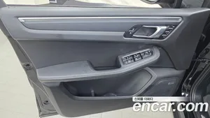 Porsche Macan, 2019 — миниатюра 13