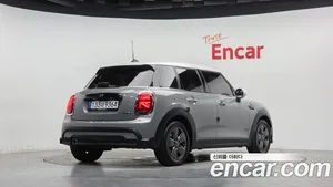 Mini Cooper, 2022 — миниатюра 1