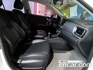 Kia Stonic, 2018 — миниатюра 11