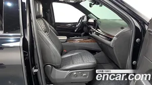Cadillac Escalade, 2023 — миниатюра 16