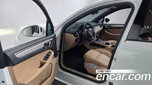 Porsche Macan, 2023 — миниатюра 10