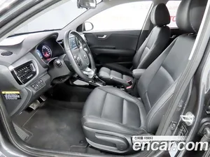 Kia Stonic, 2018 — миниатюра 6