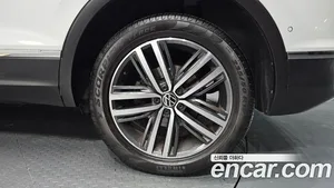 Volkswagen Tiguan, 2023 — миниатюра 6