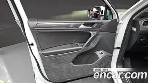 Volkswagen Tiguan, 2023 — миниатюра 13