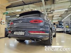 Bentley Bentayga, 2022 — миниатюра 3