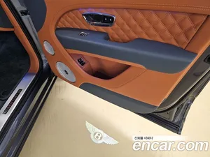 Bentley Bentayga, 2022 — миниатюра 16