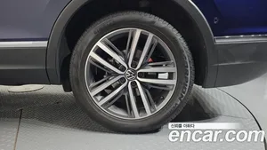 Volkswagen Tiguan, 2023 — миниатюра 7