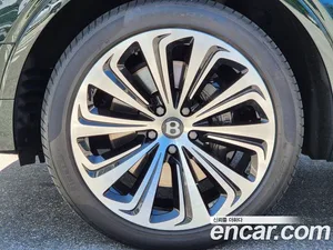 Bentley Bentayga, 2025 — миниатюра 14