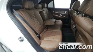 Mercedes-Benz E-Class, 2023 — миниатюра 17