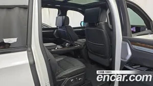 Cadillac Escalade, 2025 — миниатюра 17