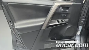 Toyota RAV4, 2018 — миниатюра 14