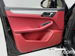 Porsche Macan, 2022 — миниатюра 11