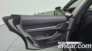 Porsche Taycan, 2023 — миниатюра 15