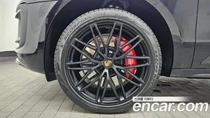 Porsche Macan, 2023 — миниатюра 5