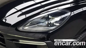 Porsche Macan, 2023 — миниатюра 8