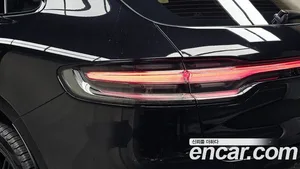 Porsche Macan, 2023 — миниатюра 9