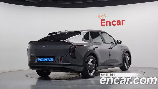 Kia EV4, 2026 — фото автомобиля из Кореи