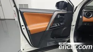 Toyota RAV4, 2017 — миниатюра 13