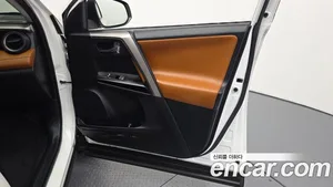 Toyota RAV4, 2016 — миниатюра 13