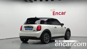 Mini Cooper, 2023 — миниатюра 1