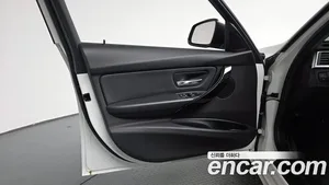 BMW 3-Series, 2017 — миниатюра 13