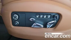 Bentley Flying Spur, 2023 — миниатюра 32