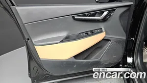 Kia EV6, 2023 — миниатюра 13