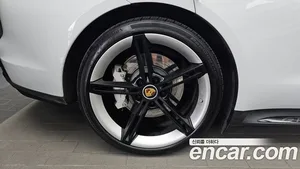 Porsche Taycan, 2023 — миниатюра 5