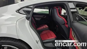 Porsche Taycan, 2023 — миниатюра 18