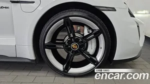 Porsche Taycan, 2023 — миниатюра 7