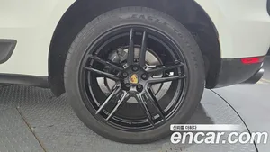 Porsche Macan, 2021 — миниатюра 7