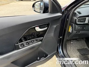 Kia Niro, 2017 — миниатюра 11