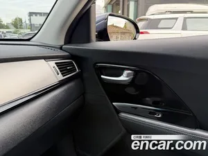 Kia Niro, 2017 — миниатюра 15