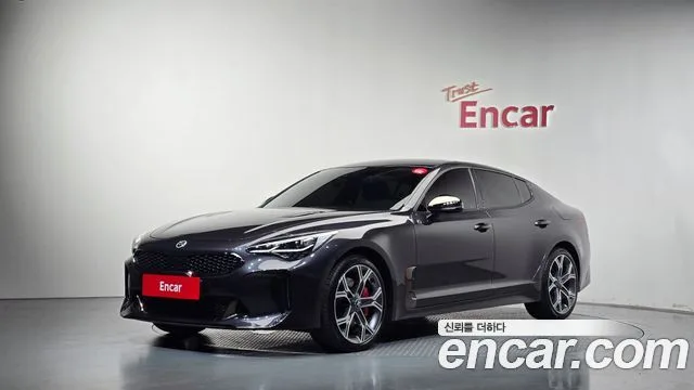 Kia Stinger, 2019 — фото автомобиля из Кореи